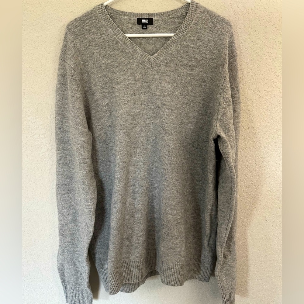 Uniqlo V-Neck Cashmere Sweater
